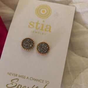 Final sale ❤️ Stu’s jewelry stud earrings NEVER WORN
